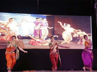 MESMERISING THE AUDIENCE WITH MAHARASHTRIAN LAVANI